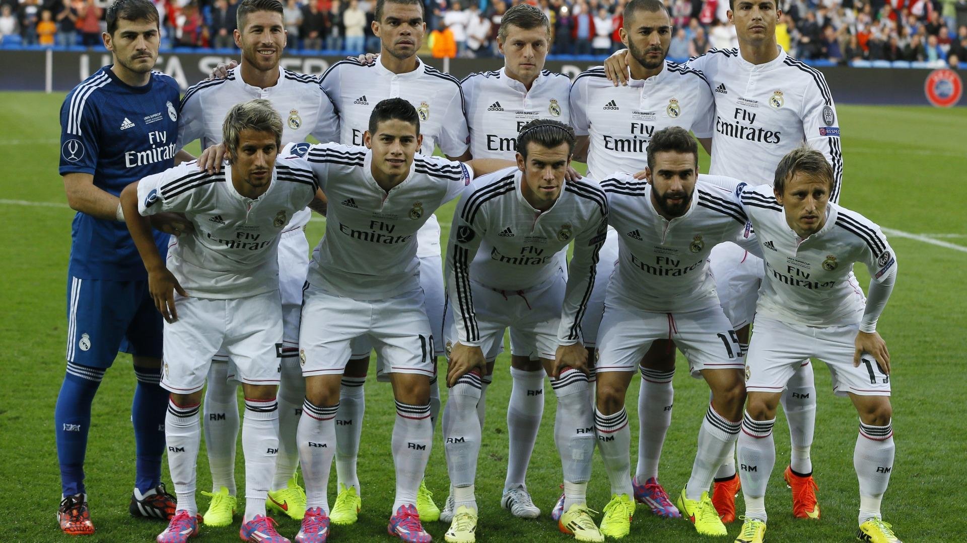 库里晒全家福庆祝结婚纪念日，库里结婚照